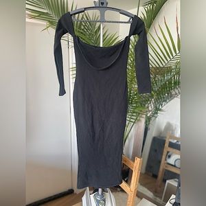 TAROTAROT Off the shoulders Black midi Dress